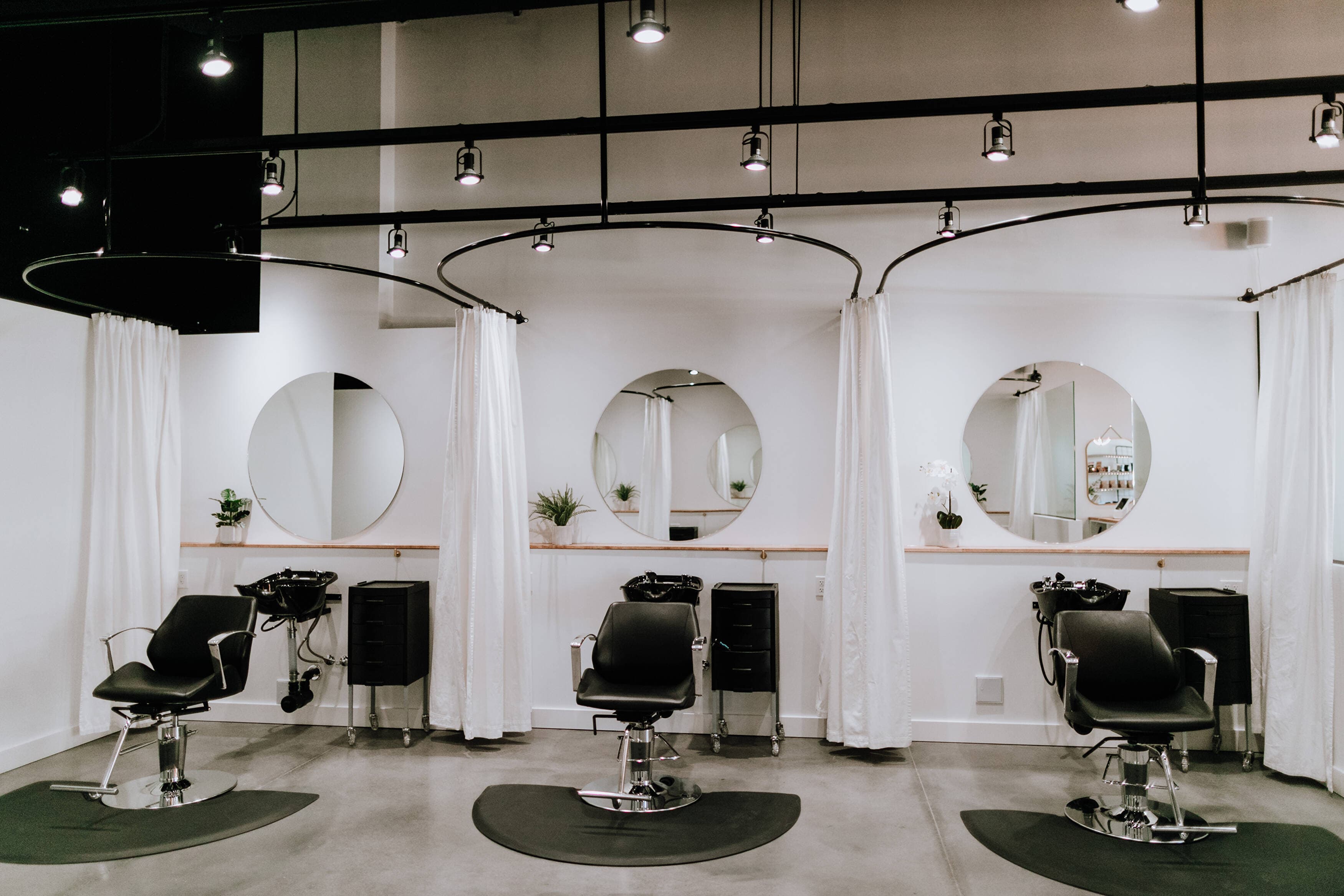 Lustre of Pearl salon interior
